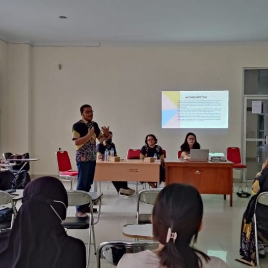 UNIB Communication Lecturer Explains Research Results at UNSRAT