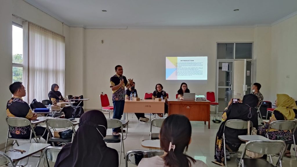 UNIB Communication Lecturer Explains Research Results at UNSRAT UNIB Communication Lecturer Explains Research Results at UNSRAT