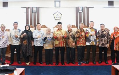 Prof. Jimly Asshiddiqie Berikan Kuliah Umum dan Saksikan Penandatanganan MoU Jimly School dengan Unib