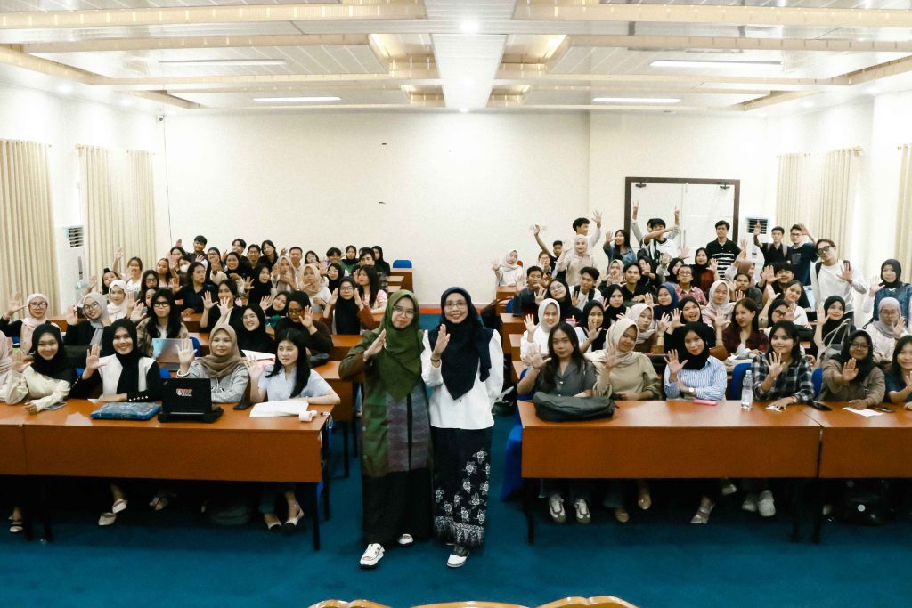 Tingkatkan Kualitas Tulisan, Dosen Tamu UIN Batusangkar Latih Mahasiswa Jurnalistik FISIP UNIB Gunakan Mendeley dan Parafrase