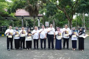 Wakil Dekan Bidang Keuangan dan Umum FISIP UNIB Pimpin Apel Pagi dan Serahkan SK Kenaikan Jabatan Dosen