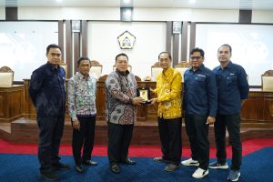 Sukses Digelar, Dekan FISIP UNIB Buka Kuliah Umum Magister Ilmu Komunikasi dengan Menghadirkan Bupati Mukomuko sebagai Narasumber