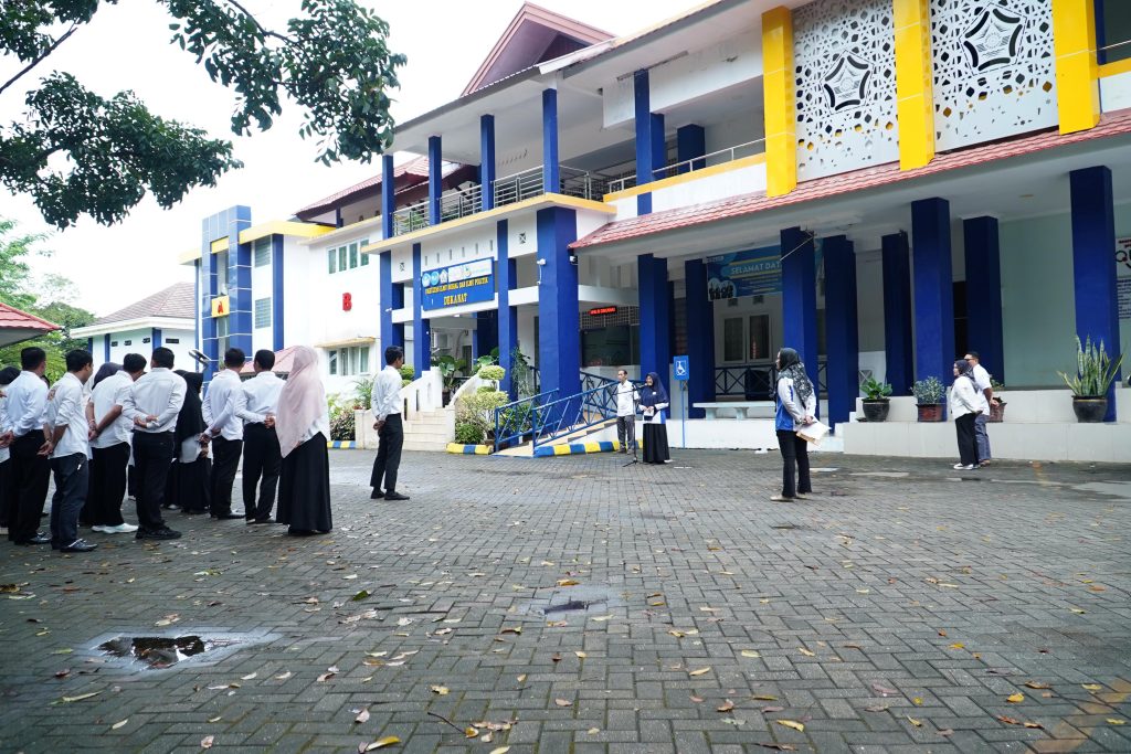Pimpin Apel Pagi FISIP UNIB, Kepala Bagian Umum Dorong Peningkatan Etos Kerja dan Teladani Semangat Kebangkitan Nasional