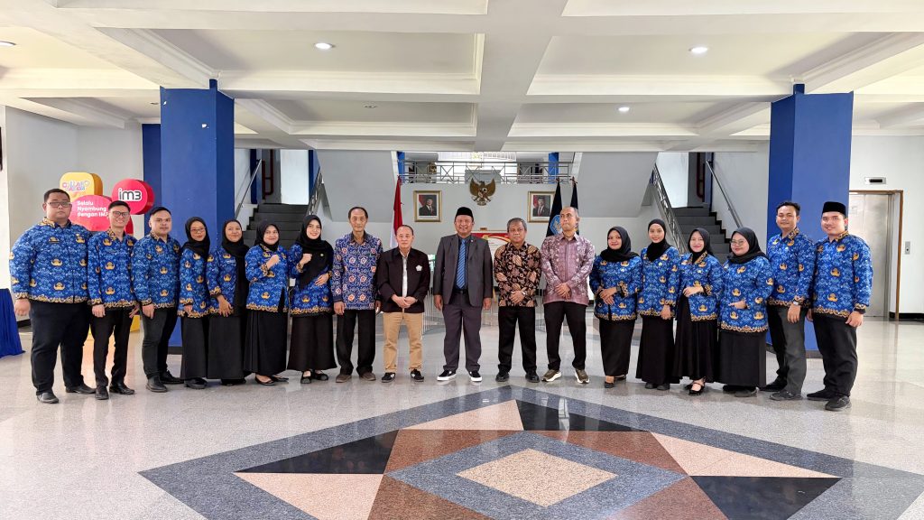 Dekan Hadiri Pengambilan Sumpah dan Penyerahan SK PNS kepada 14 Dosen FISIP UNIB