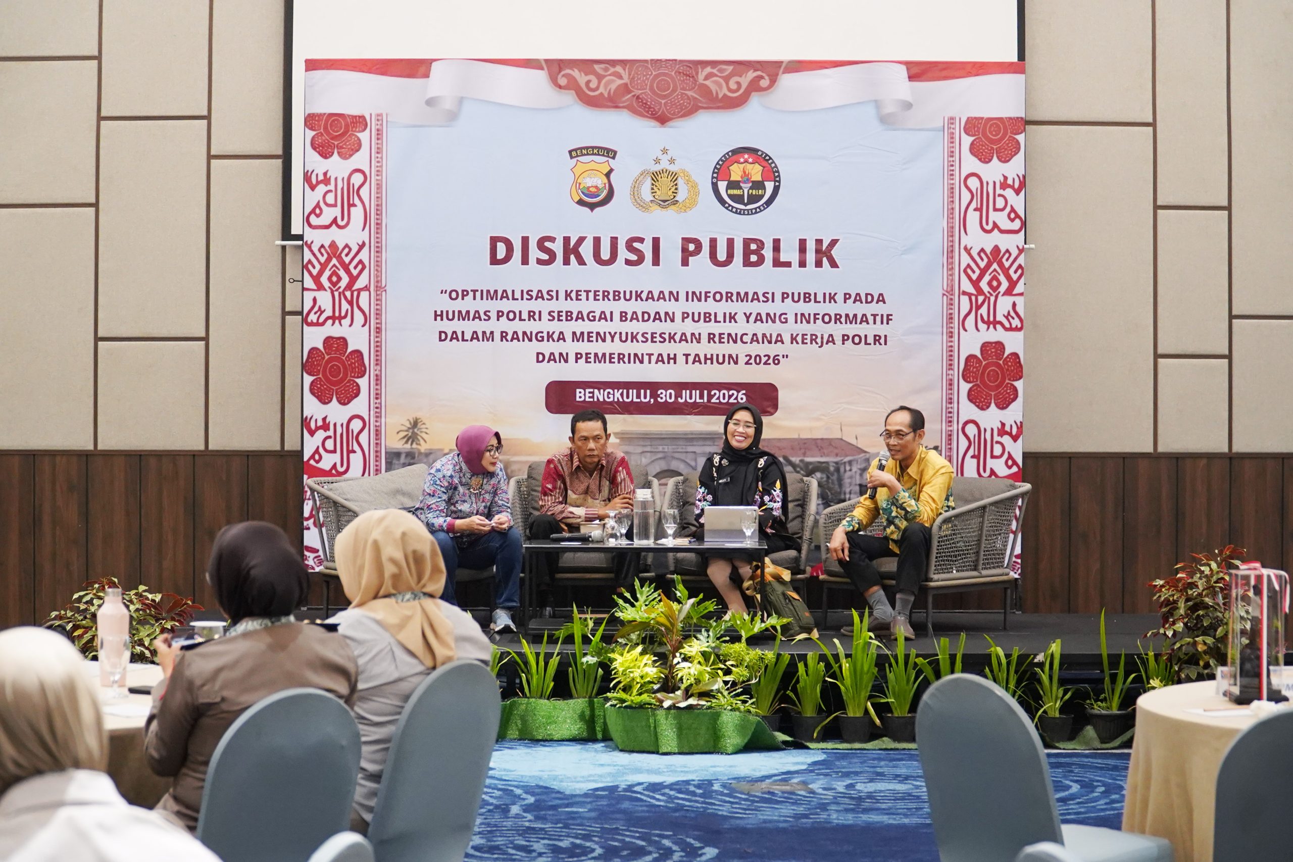 Dekan FISIP UNIB Moderatori Diskusi Keterbukaan Informasi Publik yang Digelar Divhumas Polri dan Polda Bengkulu