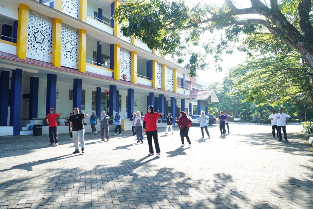 Dukung GERMAS, FISIP UNIB Perkuat Budaya Hidup Sehat Melalui Senam Bersama dan Voli