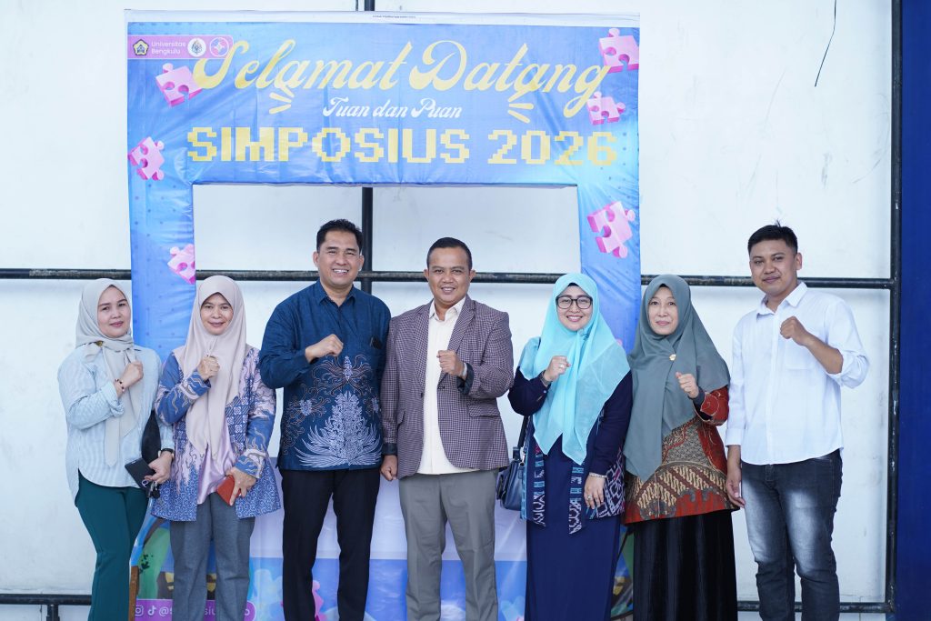PKKMB SIMPOSIUS FISIP UNIB Hadirkan Dua Alumni, Berbagi Pengalaman Karier dan Beasiswa kepada Mahasiswa Baru