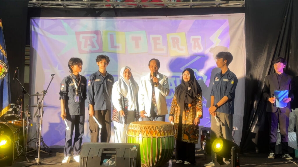 Dekan FISIP UNIB Tutup Rangkaian Kegiatan PILKITA HIMIKOM 2026 di GOR Sawah Lebar
