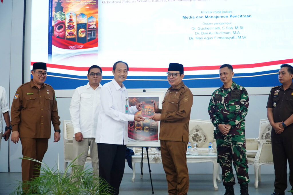 Dekan FISIP UNIB Hadiri dan Apresiasi Peluncuran Buku City Branding Karya Mahasiswa Magister Ilmu Komunikasi